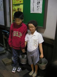 そしてバケツ持って立たされる図