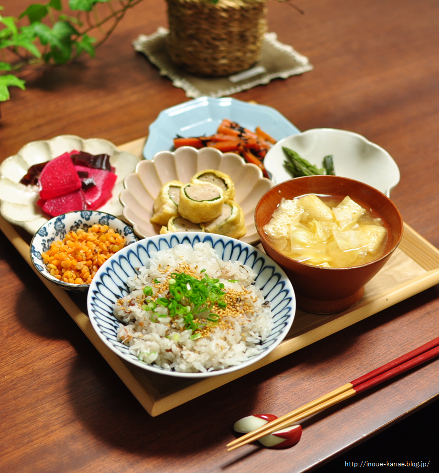 具材を乗せてスイッチオンするだけ 梅しらすのごま油炊き込みごはん と小皿いっぱいお片付け晩ごはん 井上かなえオフィシャルブログ 母ちゃんちの晩御飯とどたばた日記 Powered By ライブドアブログ