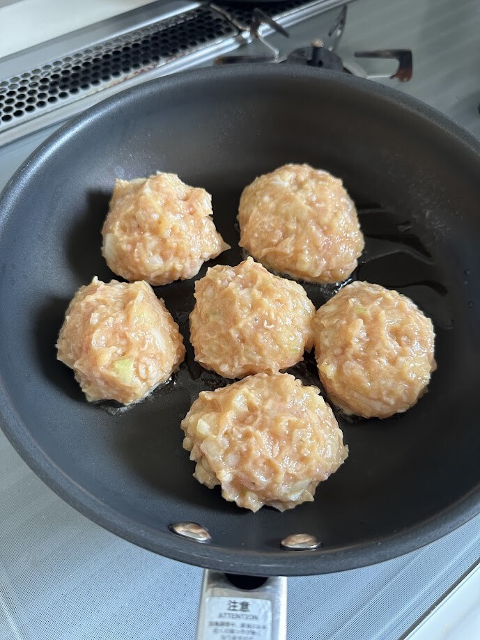 甘辛でジューシー♩【つくねのトマト照り焼き】で晩ごはん : 井上