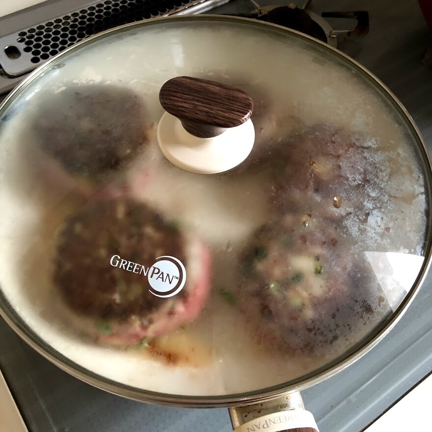 分厚い特大ハンバーグをこんがりジューシーに焼き上げる 井上かなえオフィシャルブログ 母ちゃんちの晩御飯とどたばた日記 Powered By ライブドアブログ