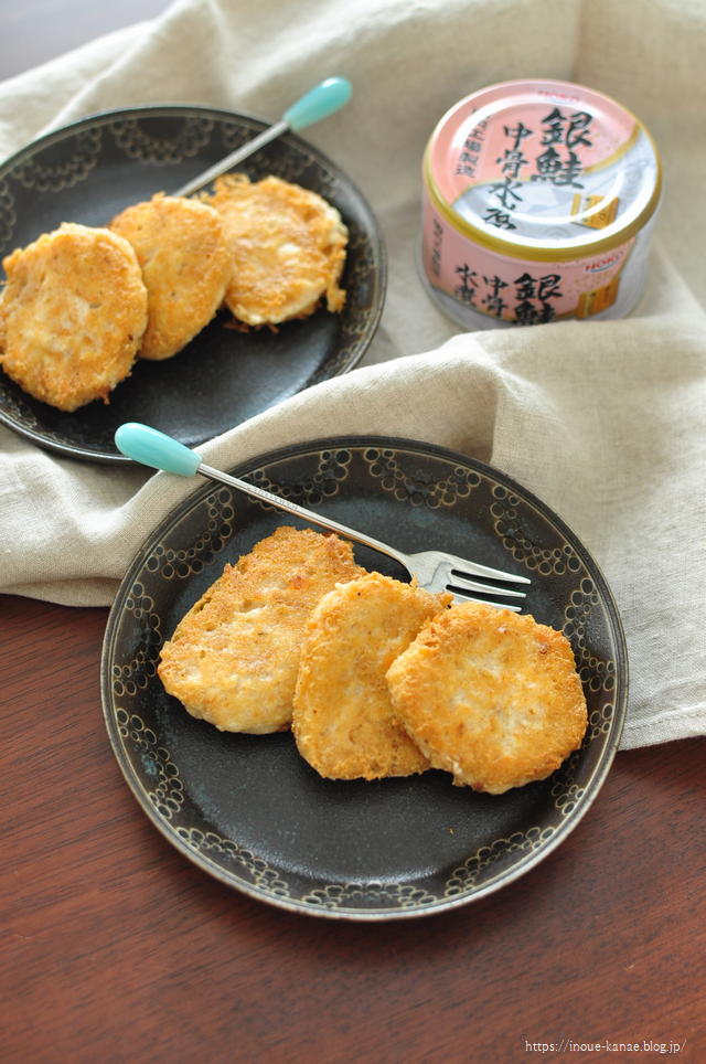 鮭の旨味たっぷり！ほろっほろっと食感も楽しい中骨缶と厚揚げで作る