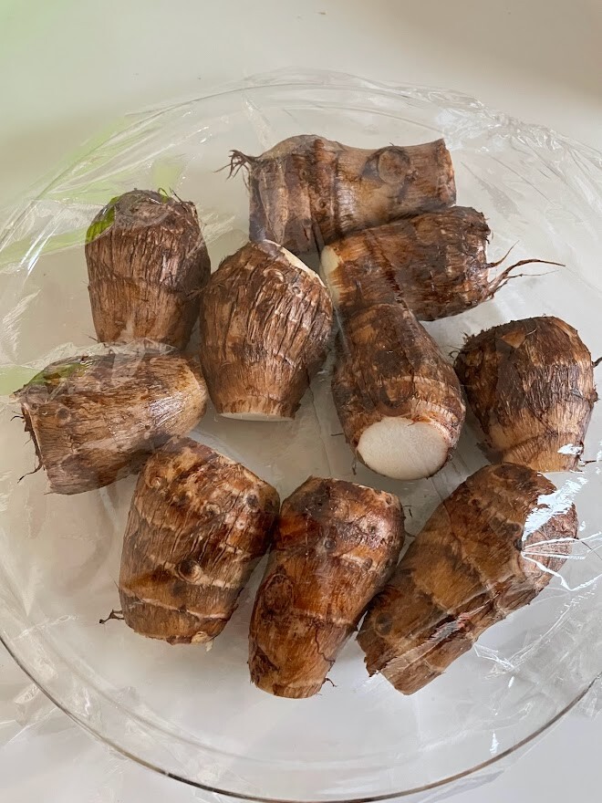 里芋の皮をむく方法2つと 鶏ももと里芋のシンプル煮 井上かなえオフィシャルブログ 母ちゃんちの晩御飯とどたばた日記 Powered By ライブドアブログ