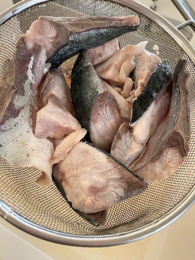 秋の食卓 鰤のあら炊き と豚汁で寒い日には染みる晩ごはん と 尻尾ブンブンで母さんを見る目 井上かなえオフィシャルブログ 母ちゃんちの晩御飯とどたばた日記 Powered By ライブドアブログ