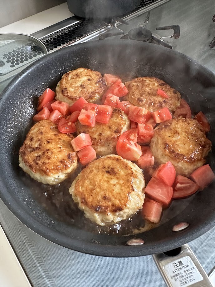 甘辛でジューシー♩【つくねのトマト照り焼き】で晩ごはん : 井上