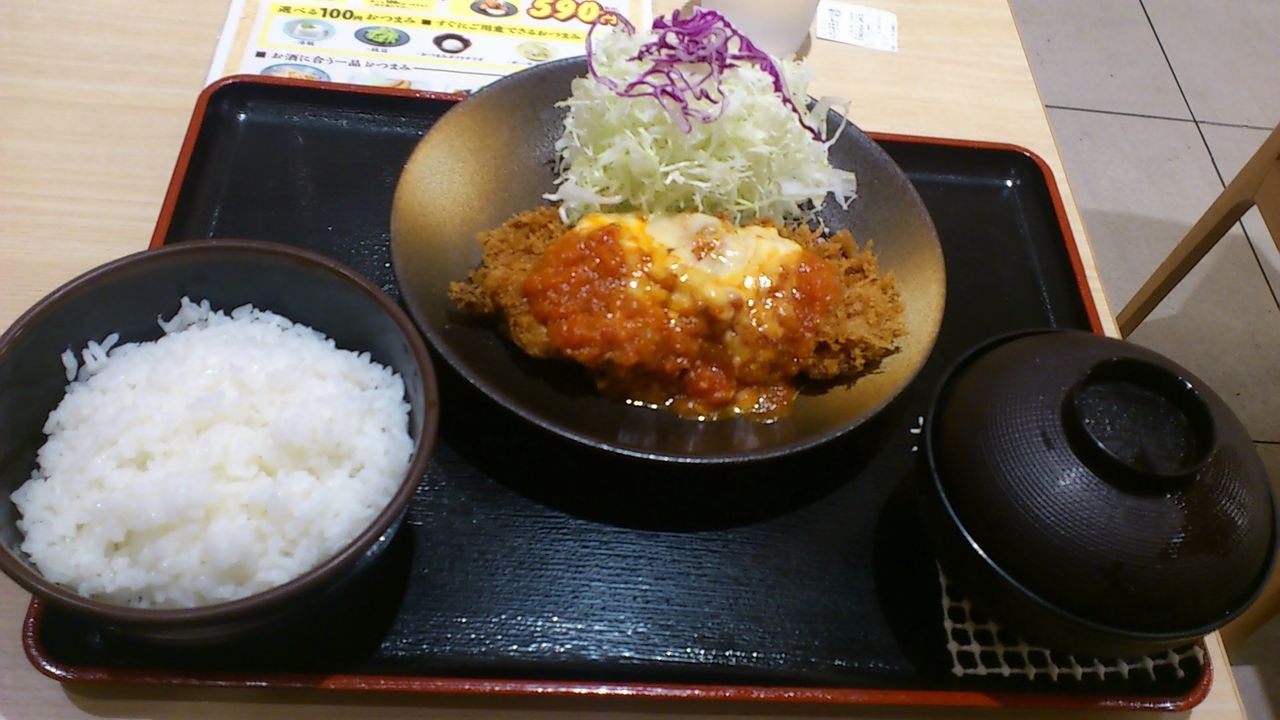 松乃家のワンコインメニュー チーズトマトチキンモモかつ定食 を食べてみたら 食べてみたらこうだった