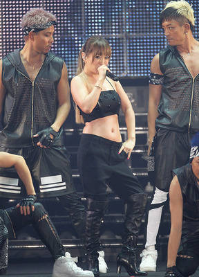 芸能 浜崎あゆみ ライブ衣装が安室奈美恵のパクリ疑惑出てる 最新ニュース速報 芸能 浜崎あゆみ ライブ衣装が安室奈美恵のパクリ疑惑出てる 最新ニュース速報