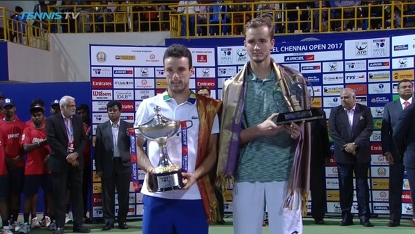 2017y01m09d_090005618