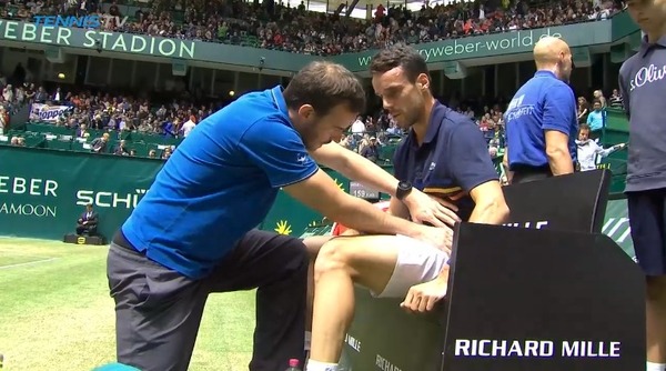 2018y06m24d_164616292