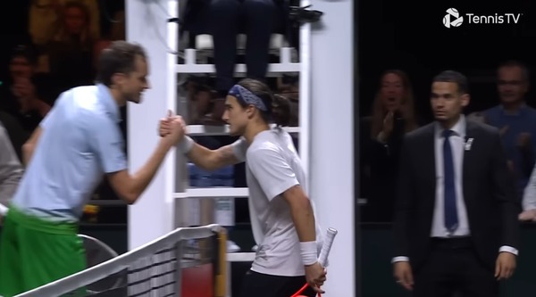 【悲報】メドベージェフ、また早期敗退！！もうアカンのか…？