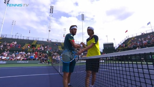 2018y03m14d_221609978