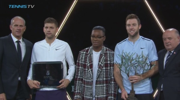 2017y11m06d_021431848