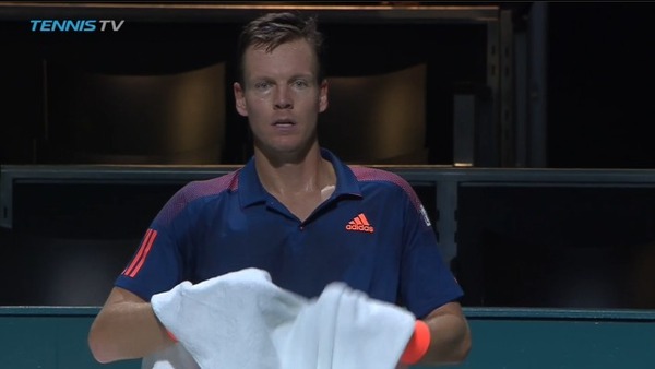 2017y02m18d_013011856