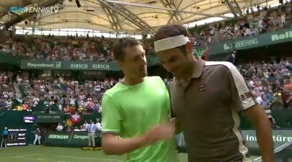 2019y06m19d_225249116