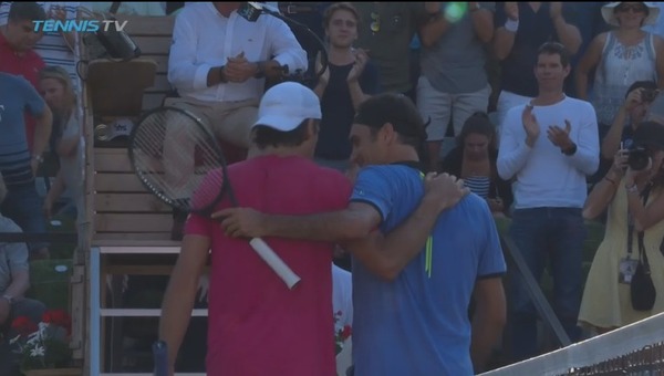 2017y06m15d_034410976