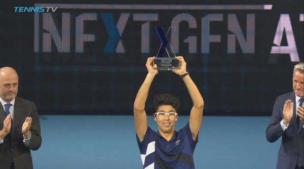 2017y11m12d_193225896