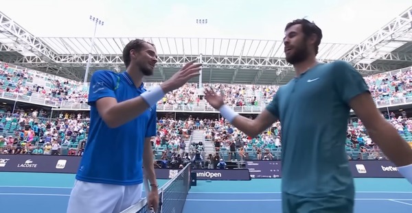 2023y04m01d_220149820