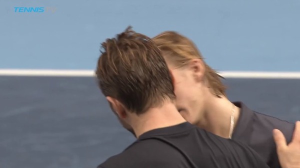 2018y10m04d_235950137