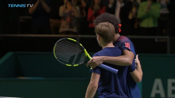 2017y02m20d_013959142