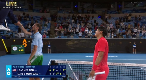 【速報】19歳ティエンが昨年全豪準優勝メドベージェフを死闘の末撃破！！新時代ｷﾀ━━━━(ﾟ∀ﾟ)━━━━!!