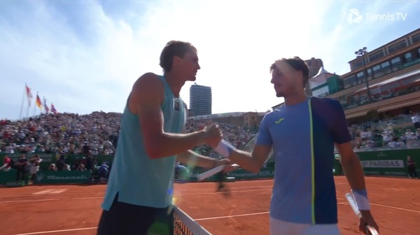 2022y04m14d_235639219