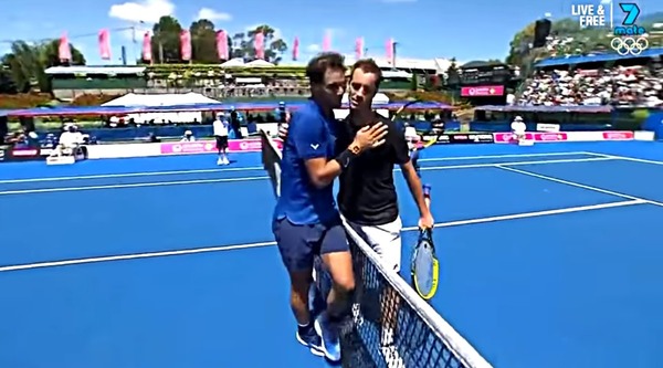 2018y01m09d_232533506