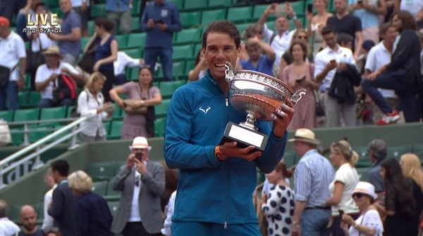 2018y06m11d_012107258