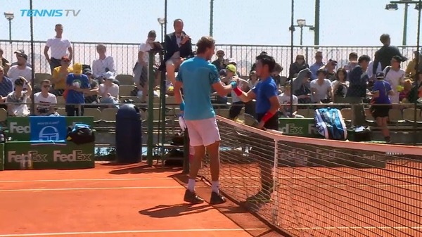 2018y04m18d_212047582