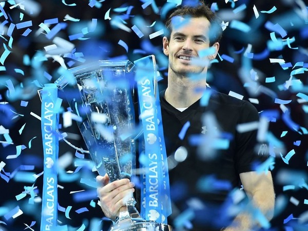 andy-murray-atp-world-tour-finals-trophy-celeb_3836488