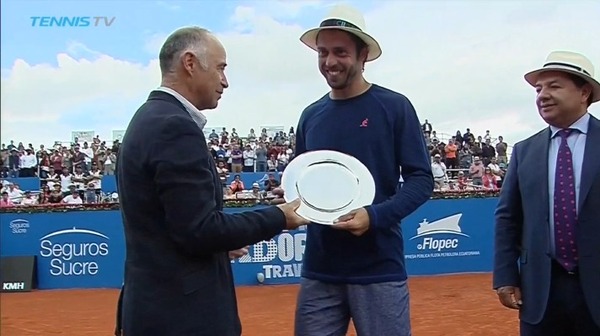 2017y02m13d_234120330