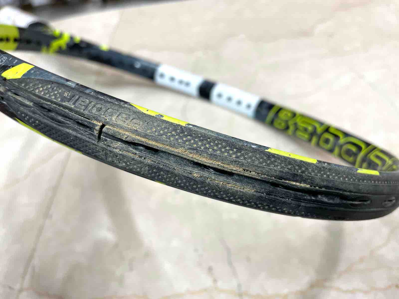 ラケットにもブラシ掛けを : テニスショップ裏日記 ラケットにもブラシ掛けを : テニスショップ裏日記