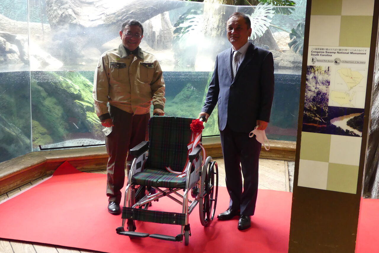 電動アシスト付き車椅子２台を大阪トヨペット株式会社様から寄附いただきました 天王寺動物園スタッフブログ