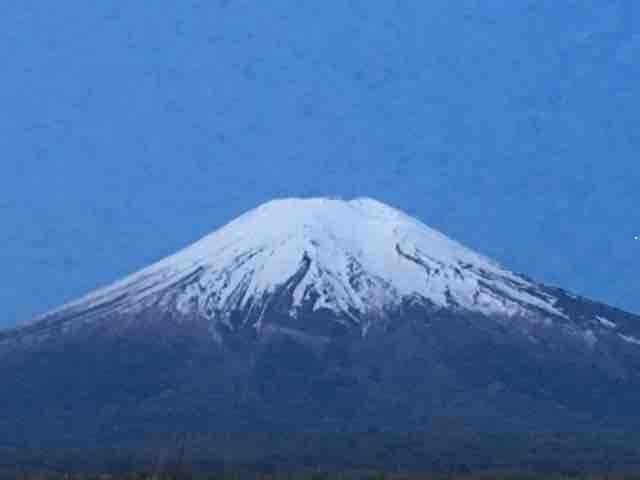 ４ ２９ 新富士山北麓日記 富士吉田市北富士演習場機動路付近 山菜採りで賑わう北富士演習場 １ 渡辺英一オフィシャルブログ 今日の富士山 In 富士吉田