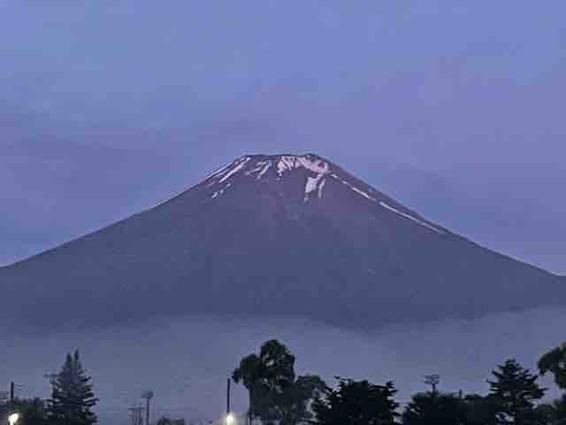 ６ ２２ 富士山バロン日記 富士吉田 今朝も曇りの天気 渡辺英一オフィシャルブログ 今日の富士山 In 富士吉田