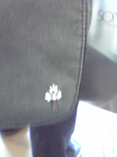 十字架つきショルダーバック 車内