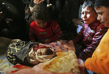 Gaza-children-mourn-dead-baby-1114121