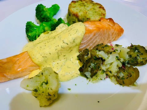 サーモンフィレレモンディルソース