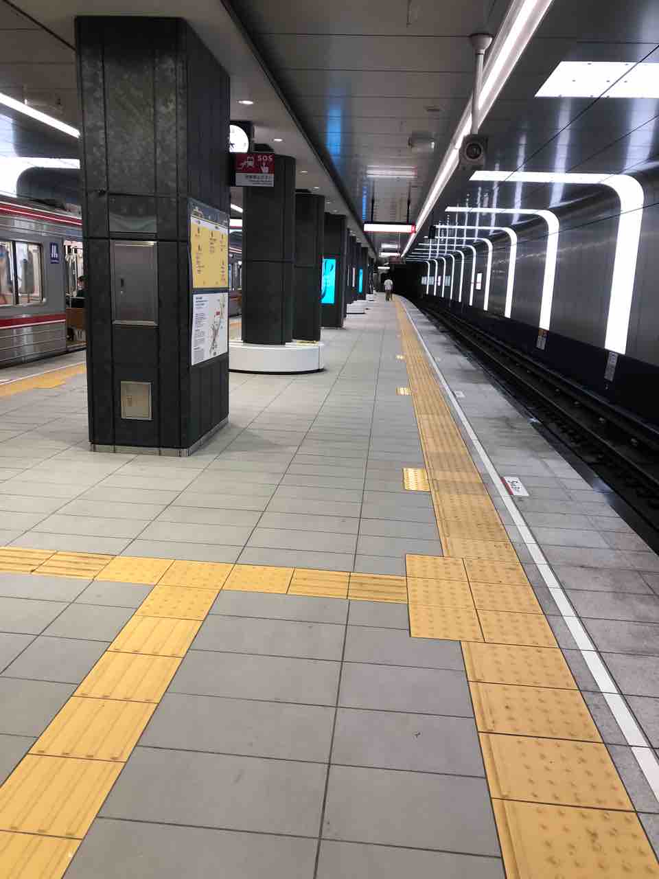 新しくなった大阪メトロ御堂筋線の中津駅のホームです 寺りんの乗り物大好きblog