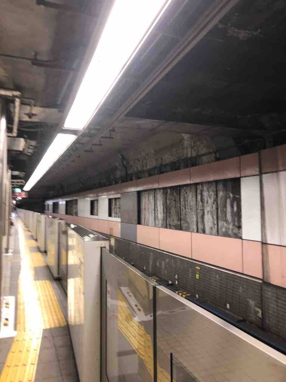 大阪メトロ御堂筋線の心斎橋駅のホームがこんな事に 寺りんの乗り物大好きblog 大阪メトロ御堂筋線の心斎橋駅のホームがこんな事に 寺りんの乗り物大好きblog