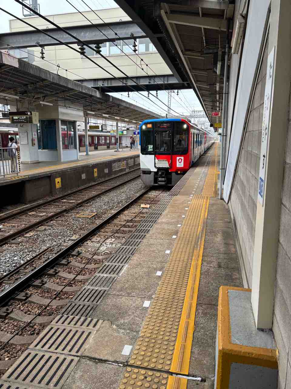 高安駅を高速通過する近鉄大阪線の急行です！ : 寺りんの乗り物大好きblog