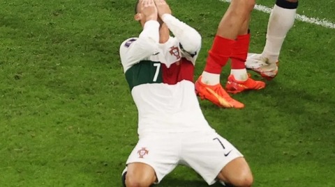 ronaldoピッチで泣く650