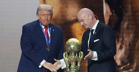 トランプ&FIFA会長インファンティーノ650