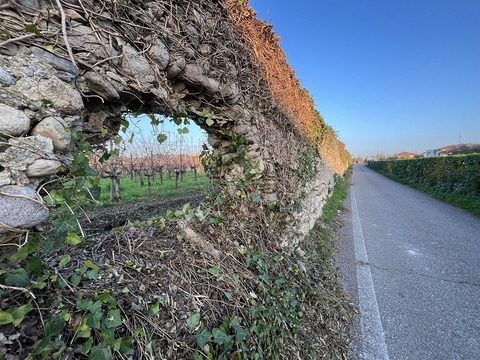 壁大穴の向こう&道路様子迫力800