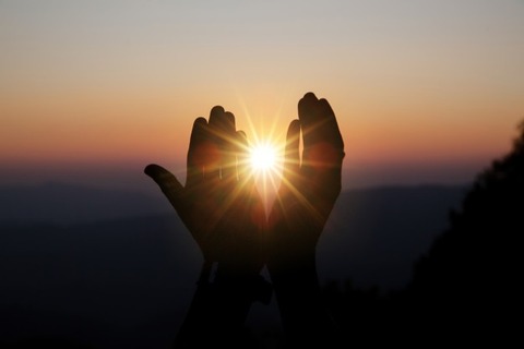 手中の太陽