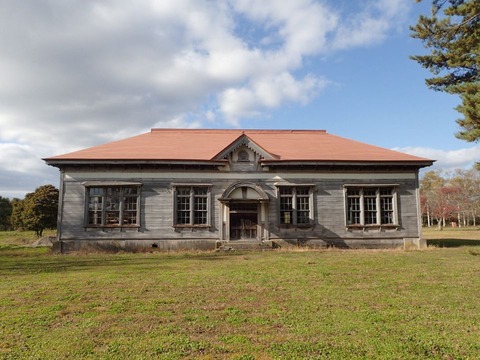 2025 10 北海道 新ひだか町 家畜改良センター新冠牧場 旧事務所 (9)