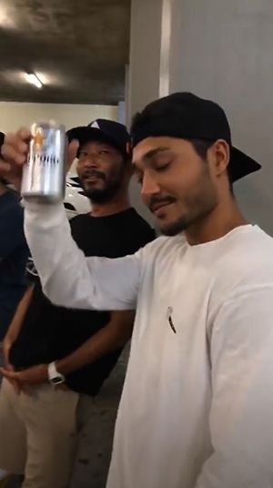 2018y07m27d_193540735