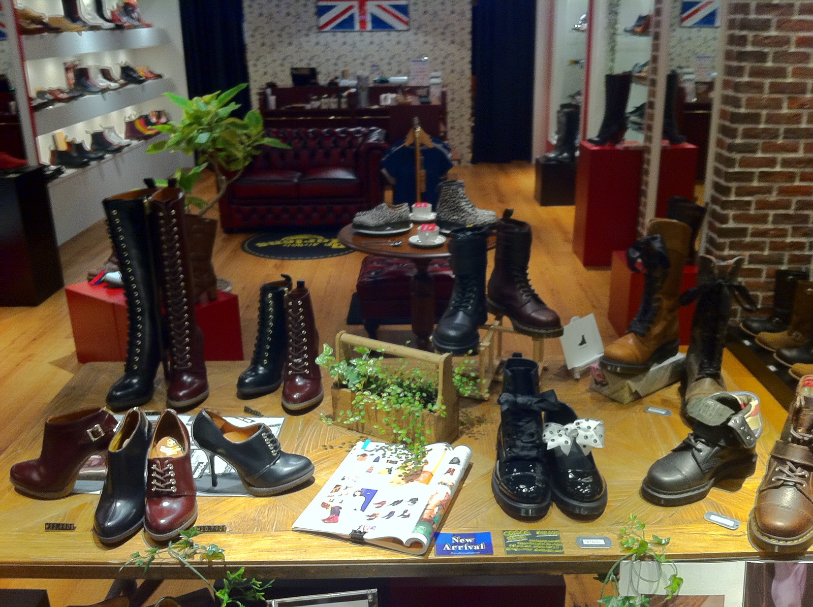 今日はこちらを Dr Martens なんばｃｉｔｙ店の日記