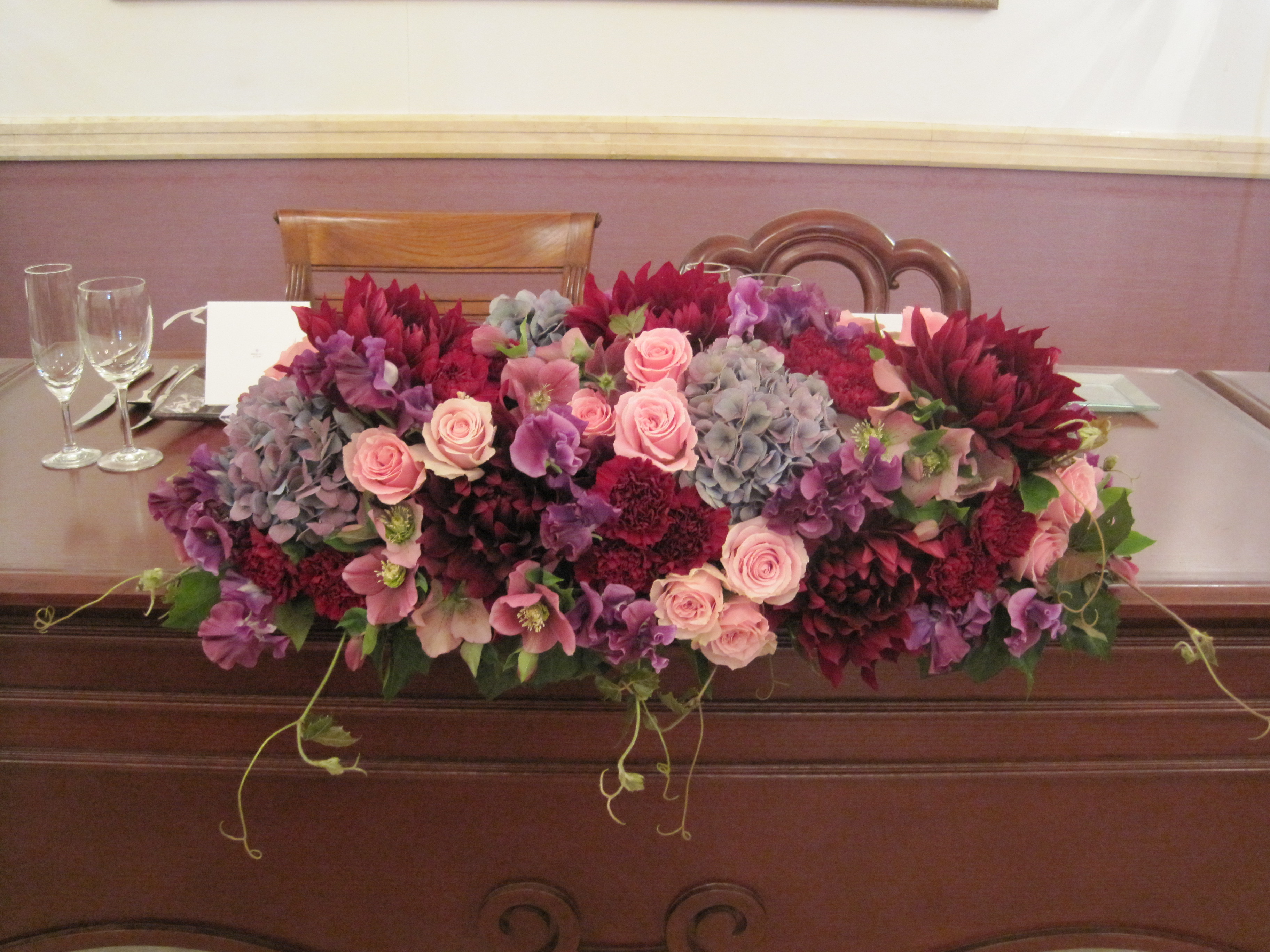 濃赤 紫系のウエディング装花 Lotus Flowers フローリストdiary