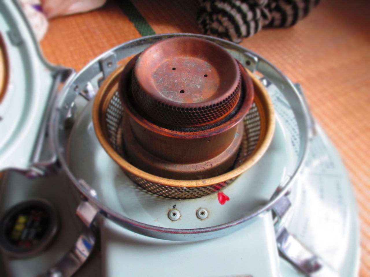 アラジンストーブ ケトルと鍋が似合うストーブ ロングライフデザイン オキニイリ