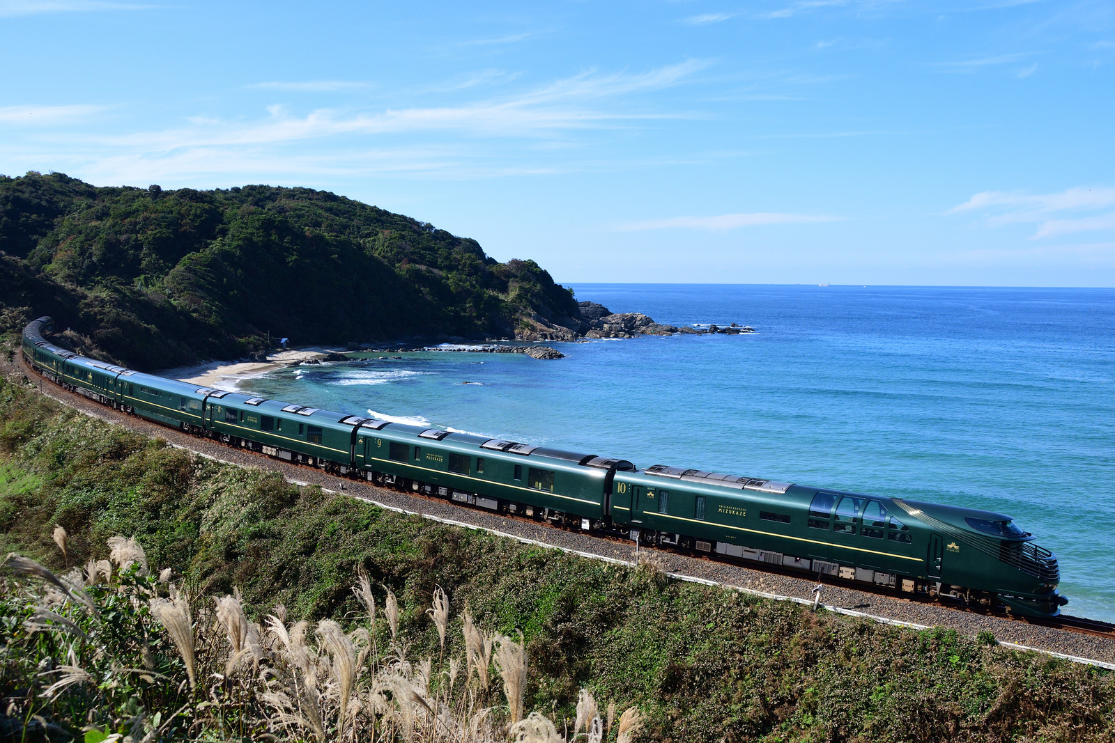 快晴のゆうひパーク三隅で瑞風 山陰上りを撮る はーくの鉄道日記