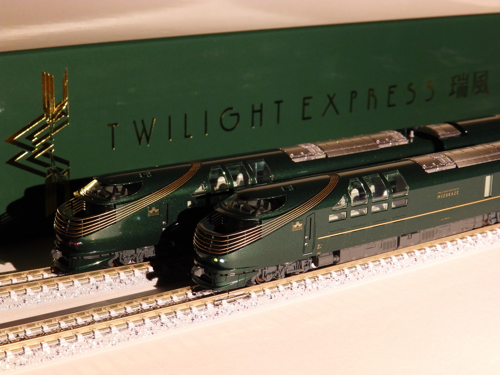 Tomixと比較しながら見るkato 87系 Twilight Express 瑞風 はーくの鉄道日記